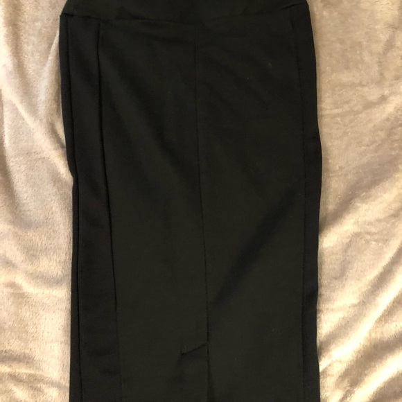 Black midi skirt - Picture 2 of 2